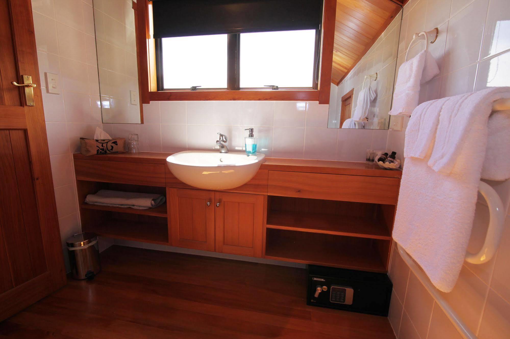 Te Puru Beach Lodge Екстер'єр фото